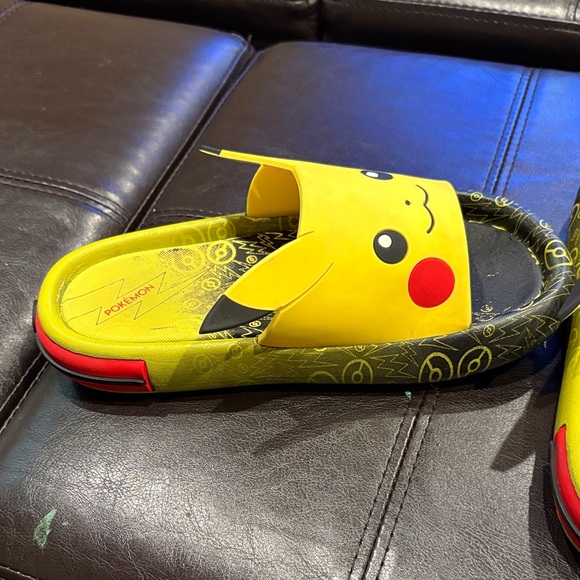 Pokemon Pikachu Yellow and Red Kids Shoe Set, size 1 - Picture 5 of 11